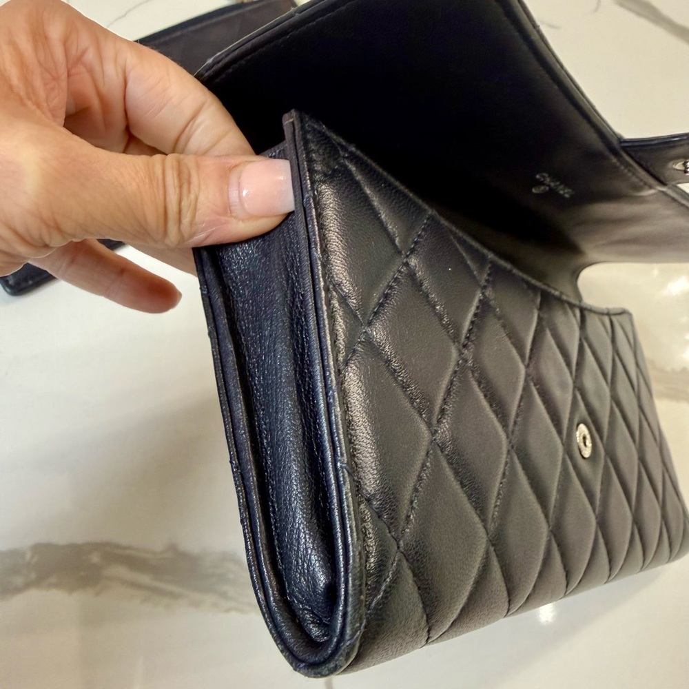 CHANEL Navy Blue Quilted Lambskin Classic Flap Wallet Silver CC - Picture 7 of 16